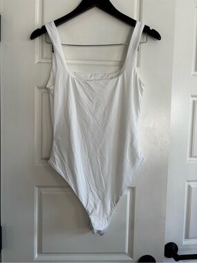 NWOT Silkquee Square Neck Bodysuit Contour Stretch White Size M